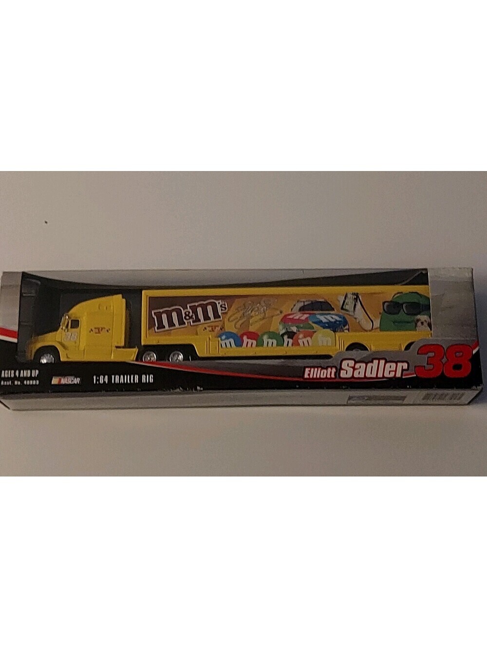 Winners Circle Elliott Sadler #38 M&M's Trailer Rig 1:64 Yellow